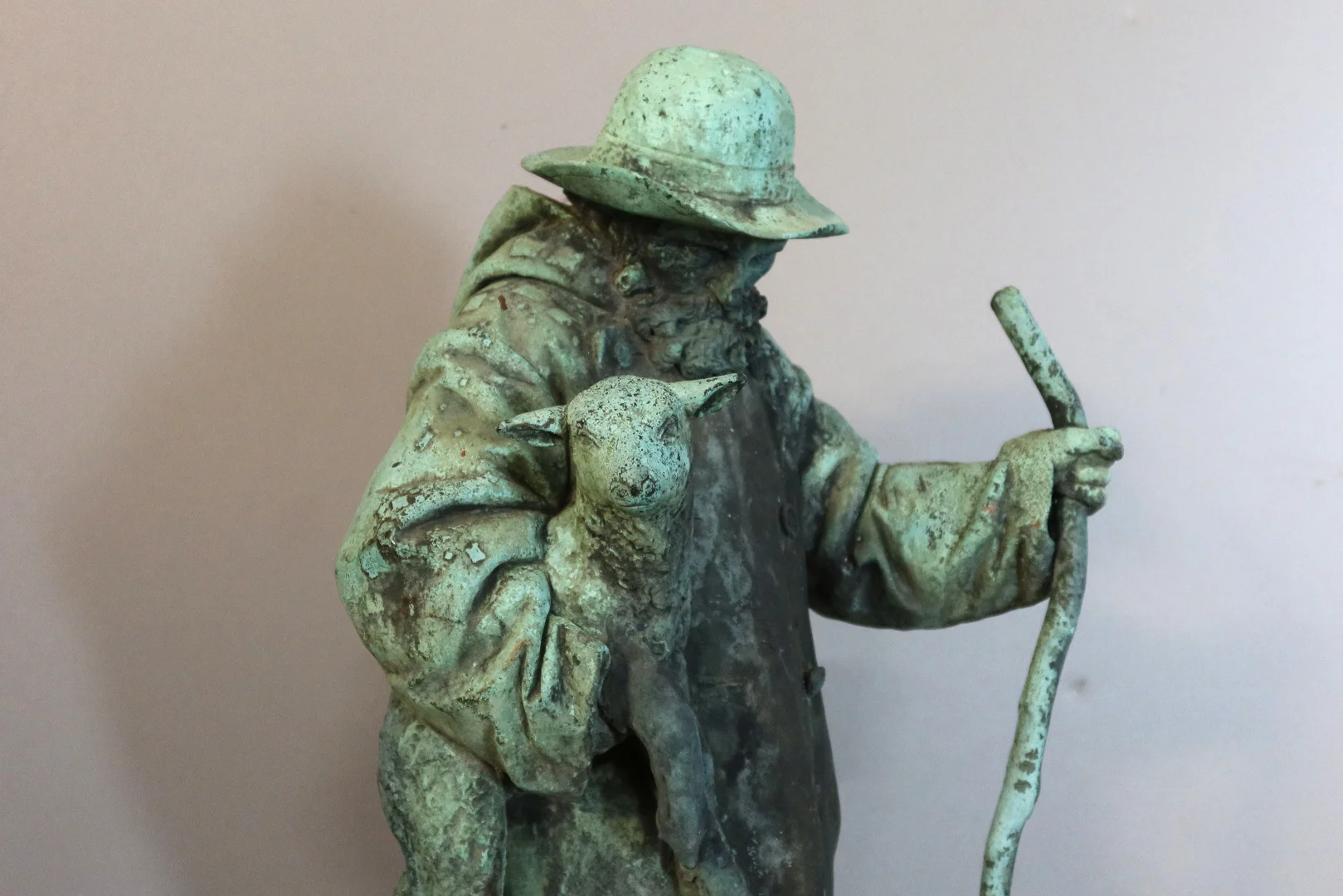 Sculpture en bronze "berger et son agneau" datée 1904 et signée