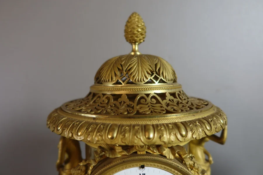 MANTLE GARNITURE