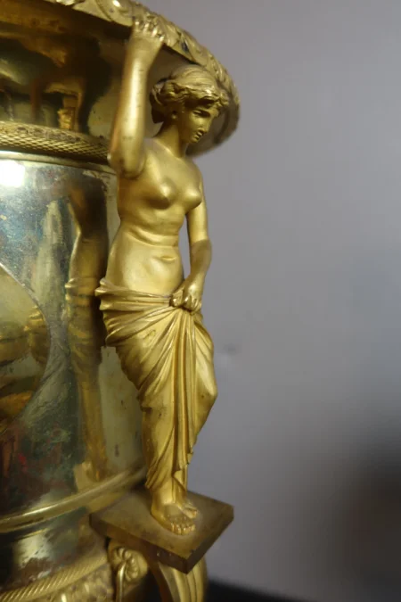 MANTLE GARNITURE