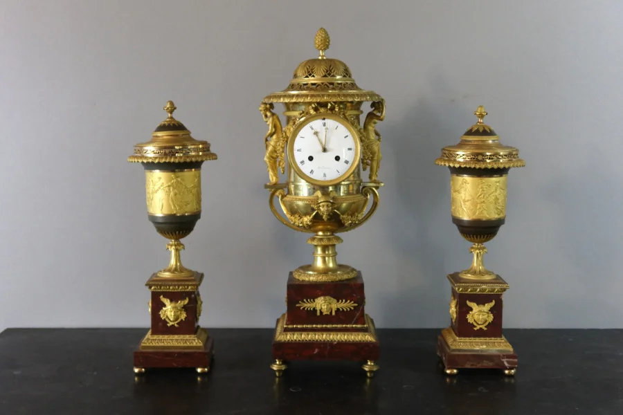 MANTLE GARNITURE