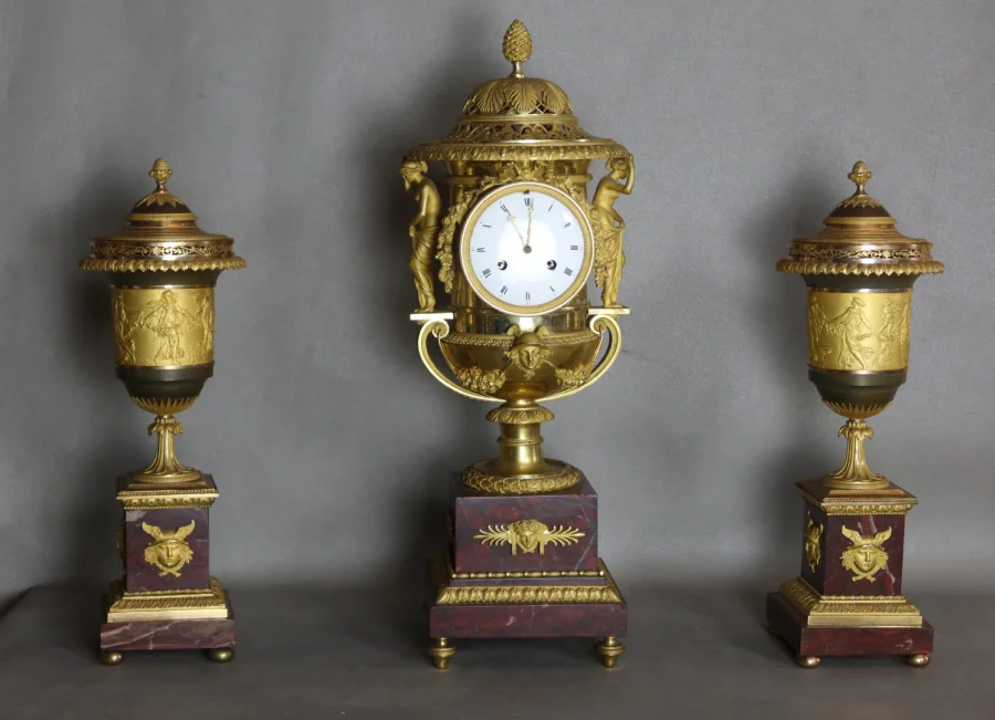 MANTLE GARNITURE