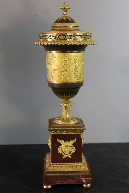 MANTLE GARNITURE
