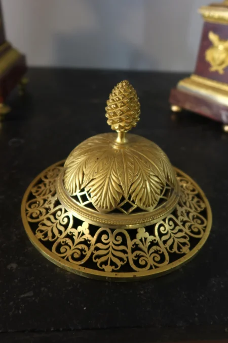 MANTLE GARNITURE