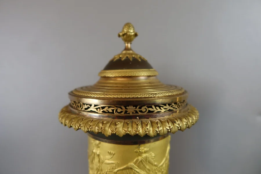 MANTLE GARNITURE