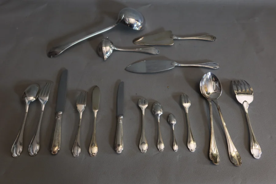 Ménagère en métal argenté de la maison Christofle 127 pièces