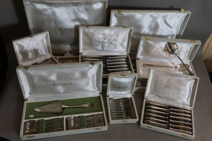 Ménagère en métal argenté de la maison Christofle 127 pièces