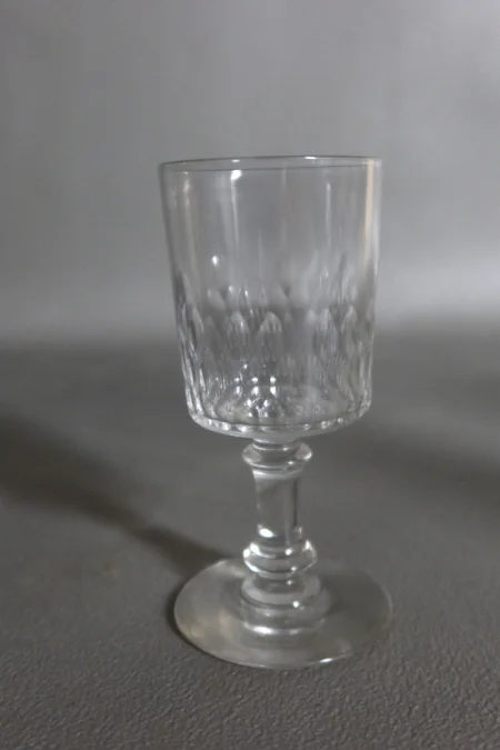 Service de verres en cristal taillé 32 pièces