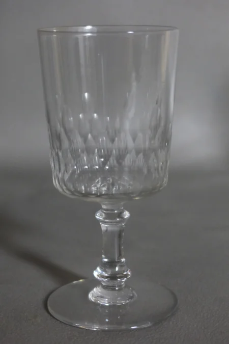 Service de verres en cristal taillé 32 pièces