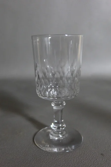 Service de verres en cristal taillé 32 pièces