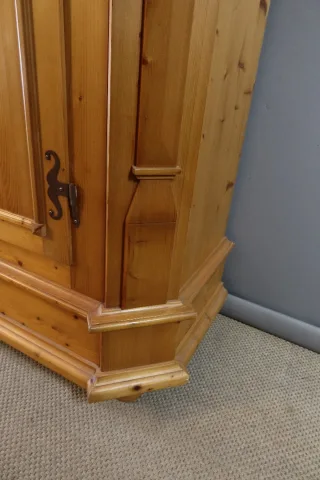 armoire en pin XX siècle