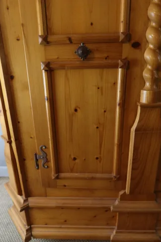 armoire en pin XX siècle