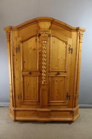 armoire en pin XX siècle