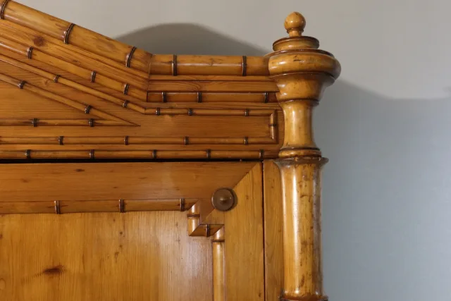 KAST IN PITCHPINE