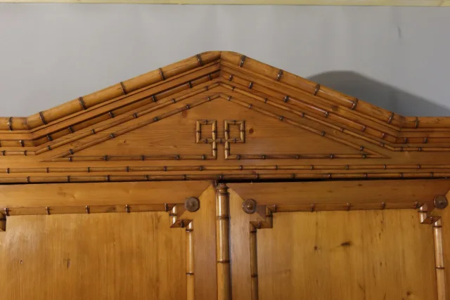 KAST IN PITCHPINE