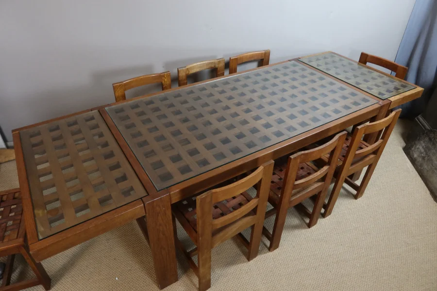Chaises et table de salle à manger XXème siècle