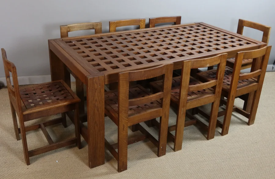 Chaises et table de salle à manger XXème siècle