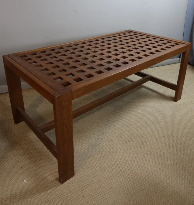 Chaises et table de salle à manger XXème siècle