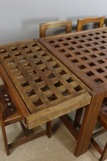Chaises et table de salle à manger XXème siècle