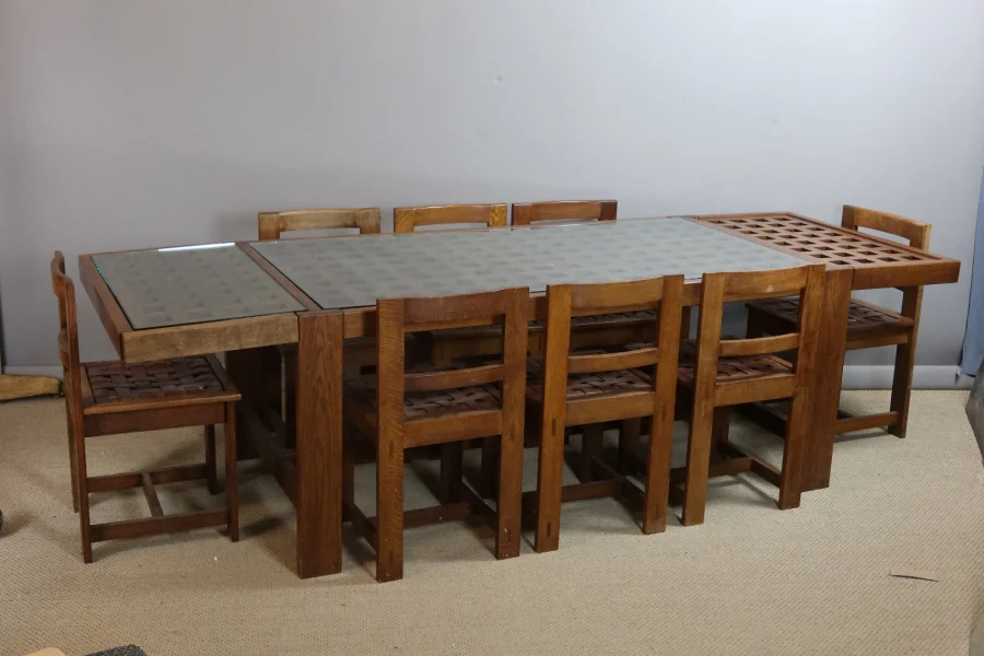 Chaises et table de salle à manger XXème siècle