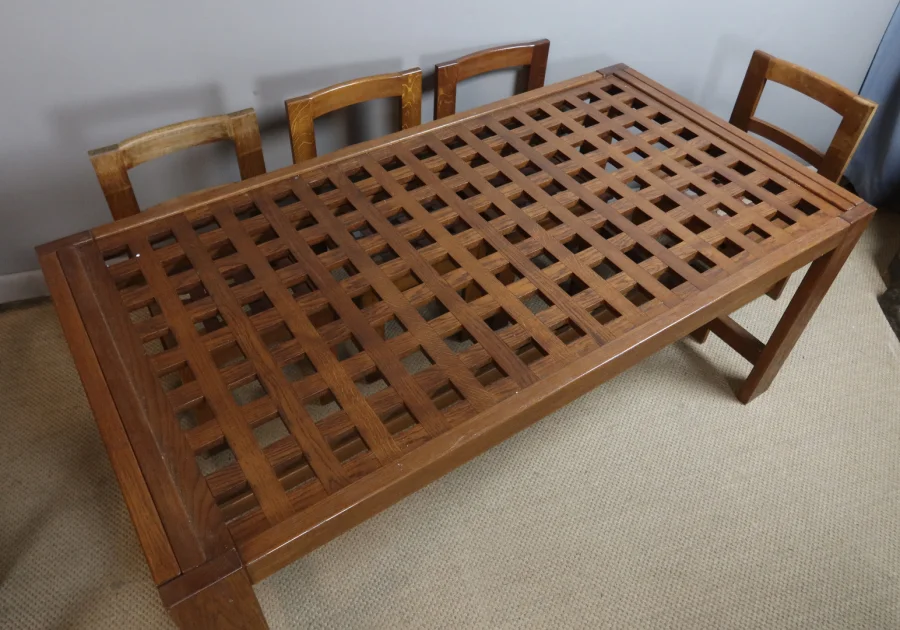 Chaises et table de salle à manger XXème siècle