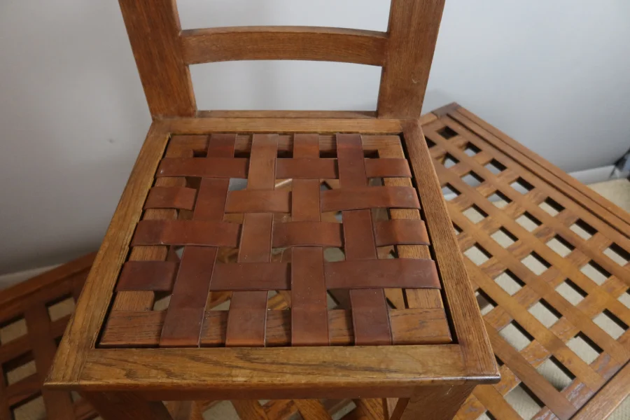 Chaises et table de salle à manger XXème siècle
