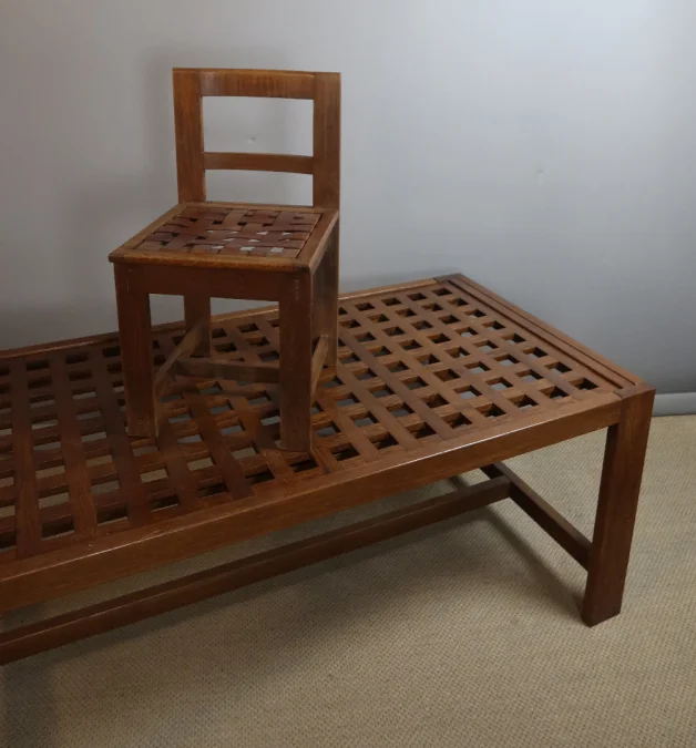 Chaises et table de salle à manger XXème siècle