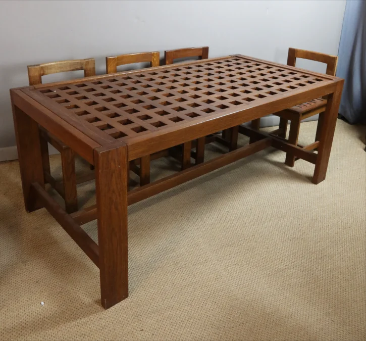 Chaises et table de salle à manger XXème siècle