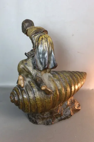 Sculpture en terre cuite formant lampe