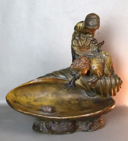 Sculpture en terre cuite formant lampe