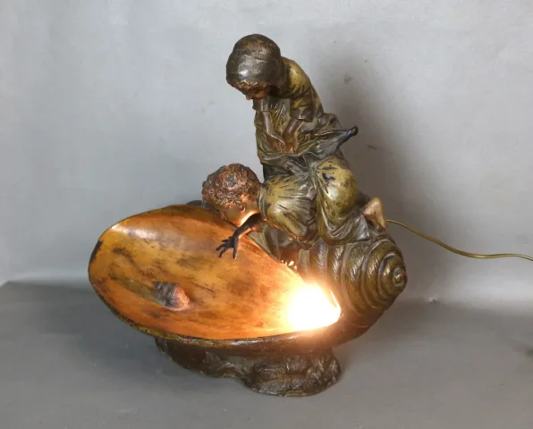 Sculpture en terre cuite formant lampe