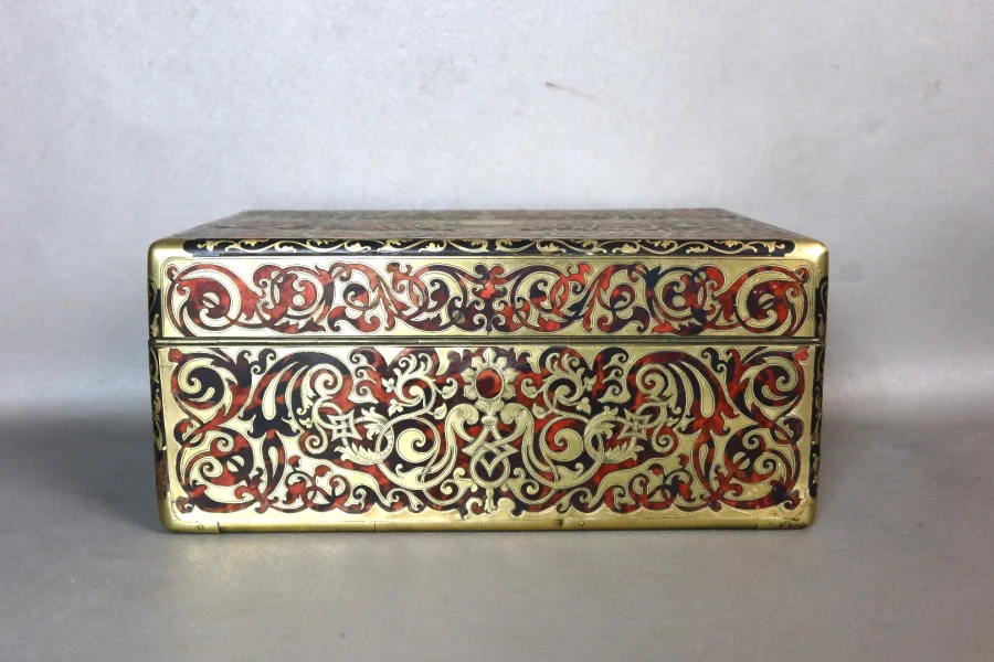 BOX IN BOULLE MARQUETRY