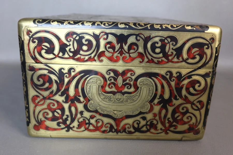 BOX IN BOULLE MARQUETRY