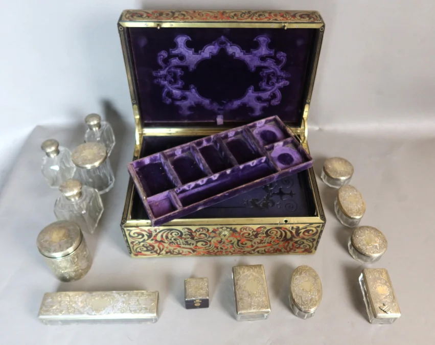 BOX IN BOULLE MARQUETRY
