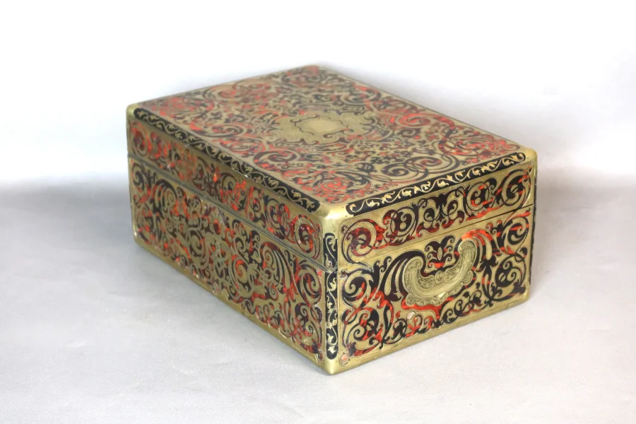 BOX IN BOULLE MARQUETRY
