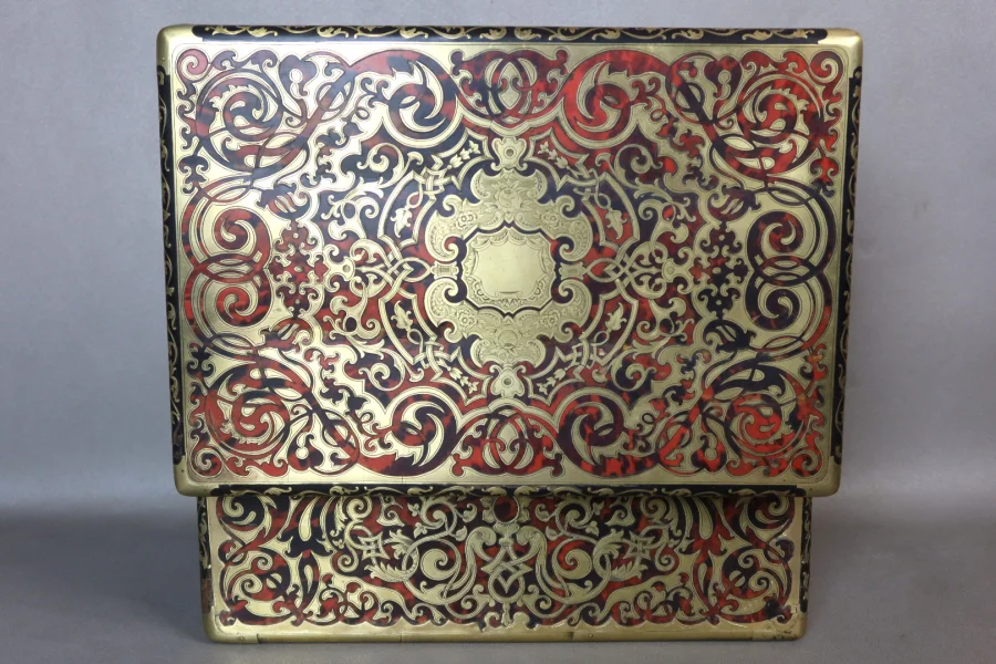 BOX IN BOULLE MARQUETRY