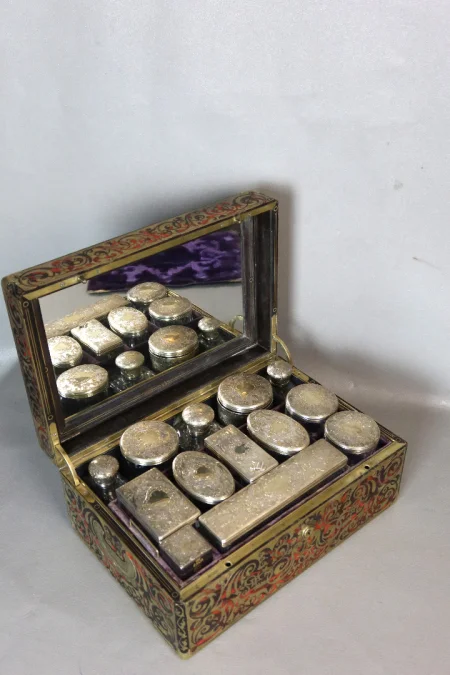 BOX IN BOULLE MARQUETRY
