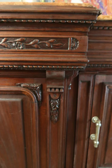 OAK BAR COUNTER AND BACK