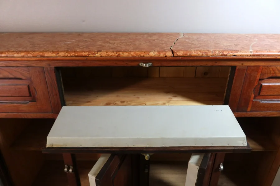 OAK BAR COUNTER AND BACK