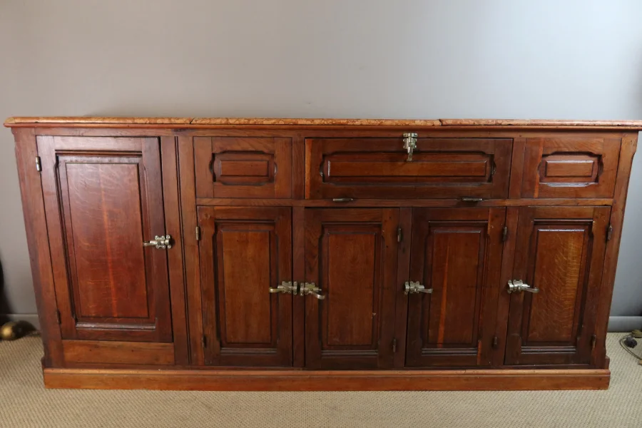 OAK BAR COUNTER AND BACK