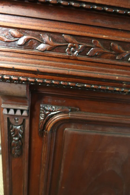 OAK BAR COUNTER AND BACK