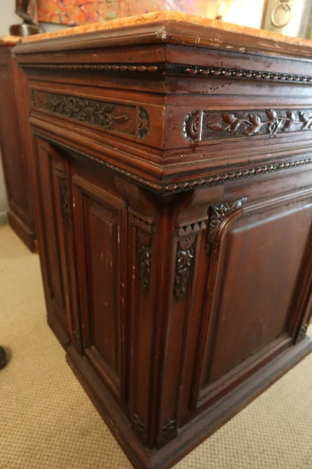 OAK BAR COUNTER AND BACK