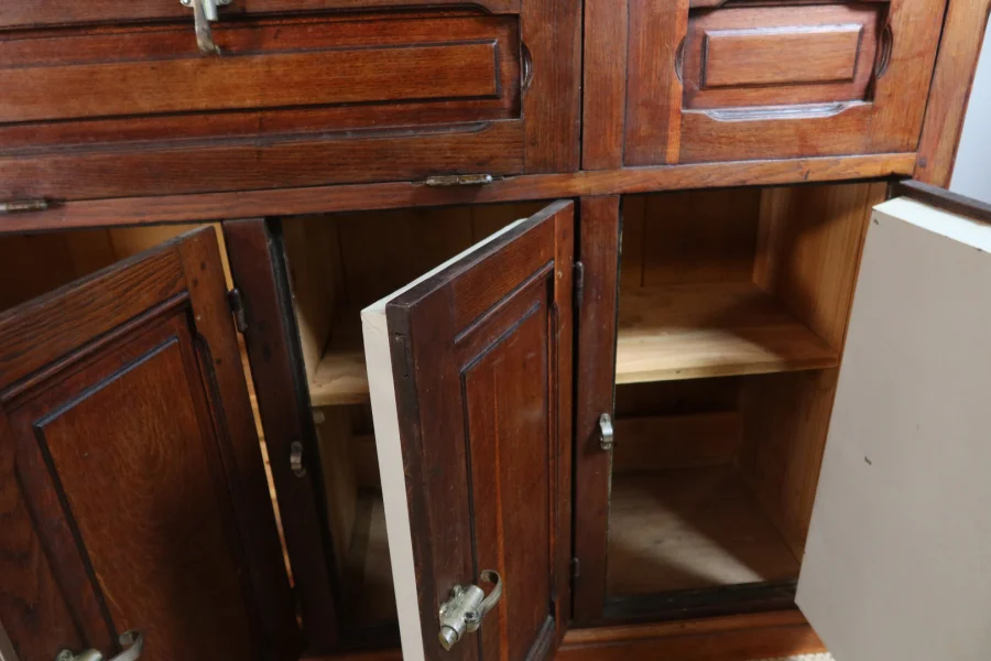 OAK BAR COUNTER AND BACK