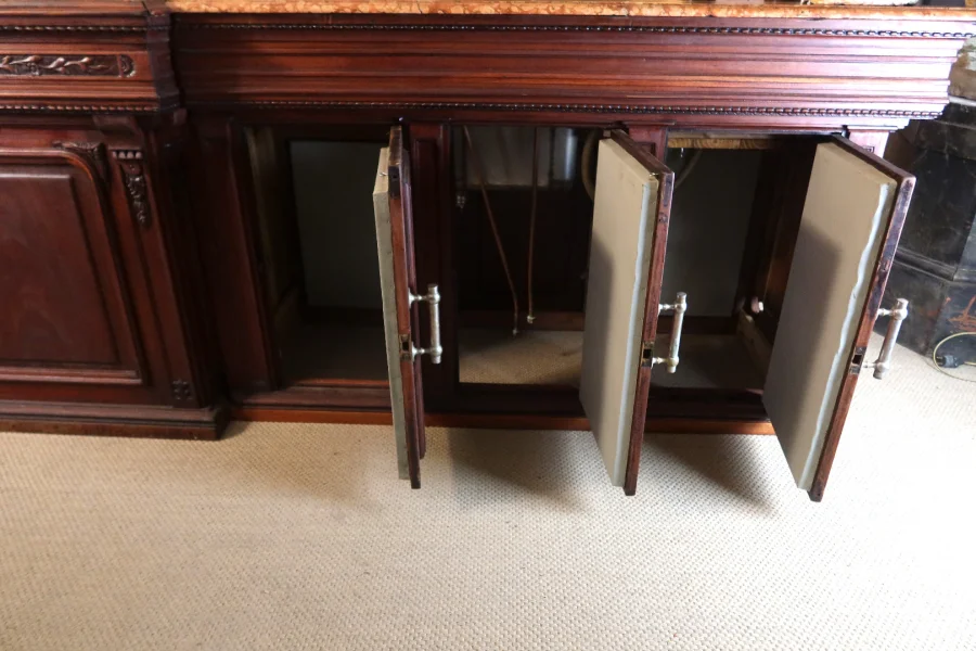 OAK BAR COUNTER AND BACK