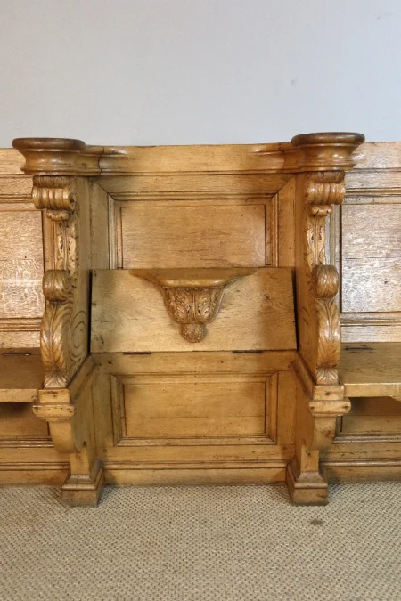 Stalles en chene sculpté