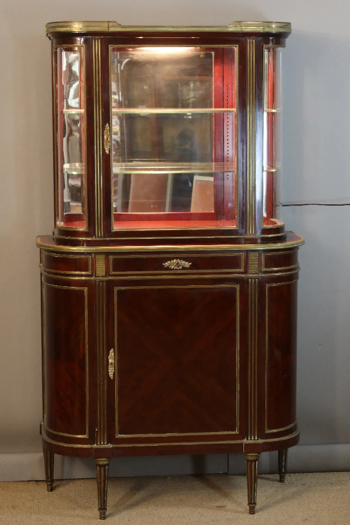 Mahagoni-Vitrinenschrank
