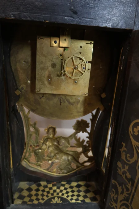 18世紀の壁掛け時計（棚付き）