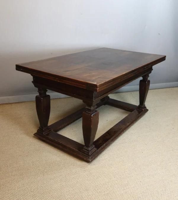 Table à allonges style Renaissance XIXème