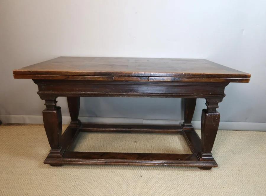 Table à allonges style Renaissance XIXème