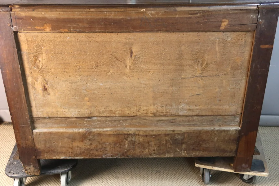 ルイ14世時代の引き出し付き箪笥