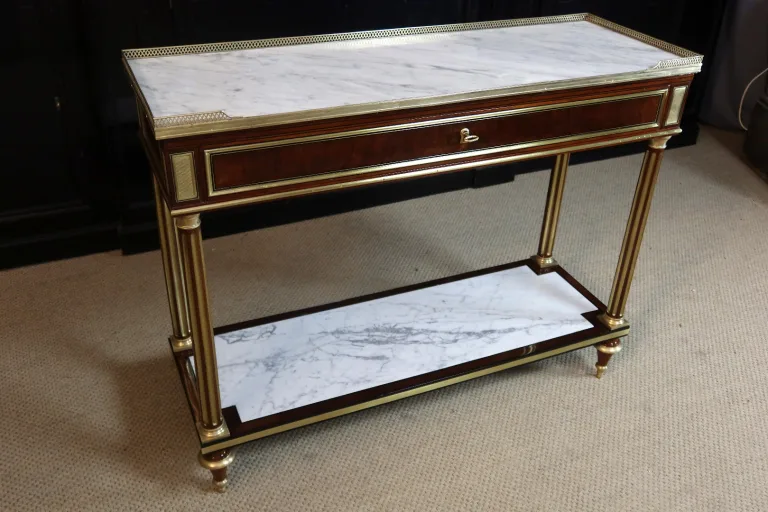 CONSOLETAFEL UIT DE PERIODE VAN LOUIS XVI